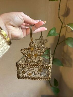 Gold Wire Star Basket